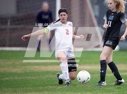 Thumbnail 3 in Lee [Robert E.] vs Alamo Heights (NEISD Soccer Showcase) photogallery.