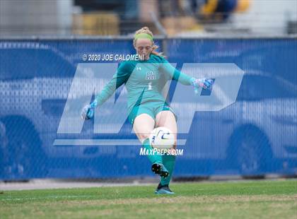 Thumbnail 3 in Lee [Robert E.] vs Alamo Heights (NEISD Soccer Showcase) photogallery.