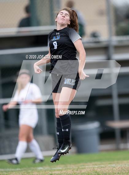 Thumbnail 1 in Lee [Robert E.] vs Alamo Heights (NEISD Soccer Showcase) photogallery.
