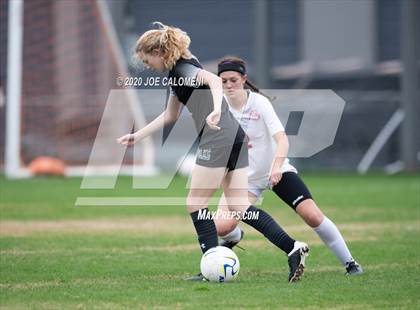 Thumbnail 3 in Lee [Robert E.] vs Alamo Heights (NEISD Soccer Showcase) photogallery.