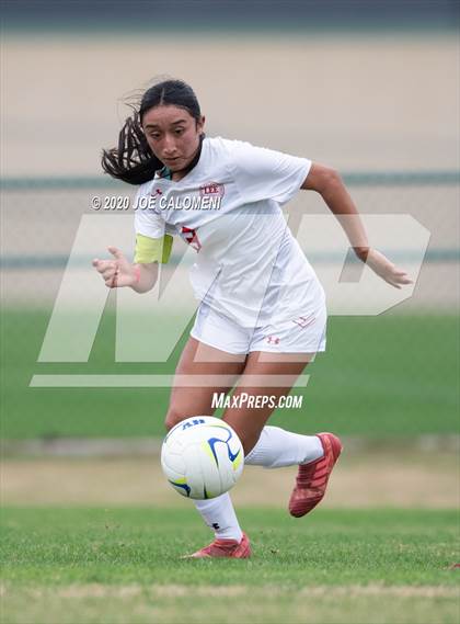 Thumbnail 2 in Lee [Robert E.] vs Alamo Heights (NEISD Soccer Showcase) photogallery.