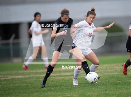 Thumbnail 3 in Lee [Robert E.] vs Alamo Heights (NEISD Soccer Showcase) photogallery.