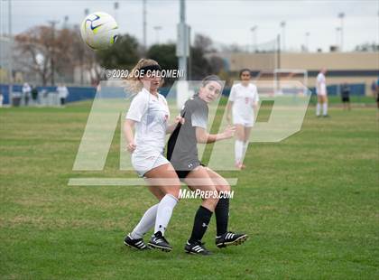 Thumbnail 3 in Lee [Robert E.] vs Alamo Heights (NEISD Soccer Showcase) photogallery.