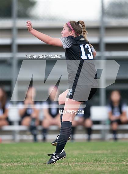 Thumbnail 3 in Lee [Robert E.] vs Alamo Heights (NEISD Soccer Showcase) photogallery.