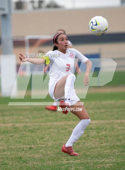 Thumbnail 3 in Lee [Robert E.] vs Alamo Heights (NEISD Soccer Showcase) photogallery.