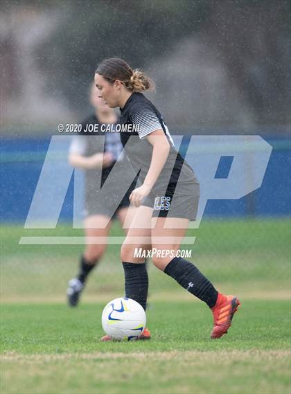 Thumbnail 1 in Lee [Robert E.] vs Alamo Heights (NEISD Soccer Showcase) photogallery.