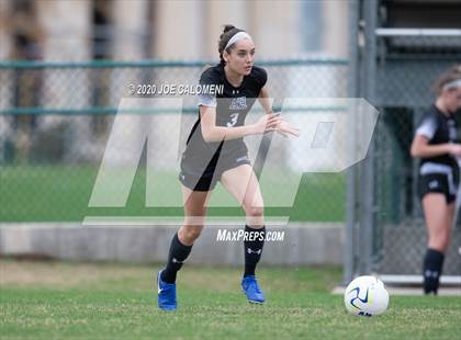 Thumbnail 3 in Lee [Robert E.] vs Alamo Heights (NEISD Soccer Showcase) photogallery.