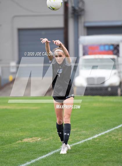 Thumbnail 2 in Lee [Robert E.] vs Alamo Heights (NEISD Soccer Showcase) photogallery.