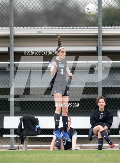 Thumbnail 3 in Lee [Robert E.] vs Alamo Heights (NEISD Soccer Showcase) photogallery.