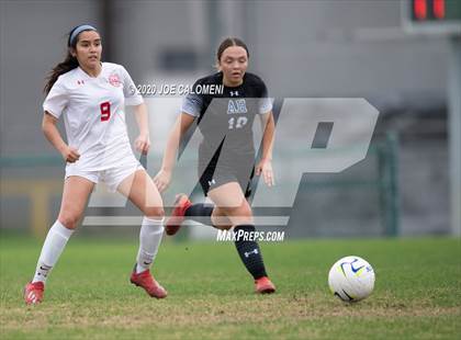 Thumbnail 2 in Lee [Robert E.] vs Alamo Heights (NEISD Soccer Showcase) photogallery.