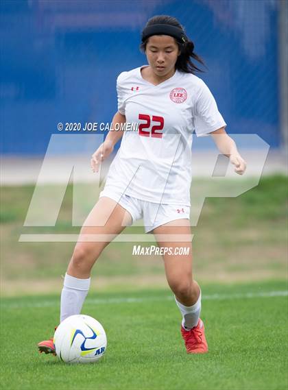 Thumbnail 2 in Lee [Robert E.] vs Alamo Heights (NEISD Soccer Showcase) photogallery.
