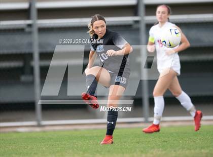 Thumbnail 3 in Lee [Robert E.] vs Alamo Heights (NEISD Soccer Showcase) photogallery.