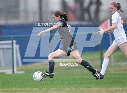 Thumbnail 2 in Lee [Robert E.] vs Alamo Heights (NEISD Soccer Showcase) photogallery.
