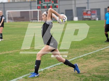 Thumbnail 1 in Lee [Robert E.] vs Alamo Heights (NEISD Soccer Showcase) photogallery.