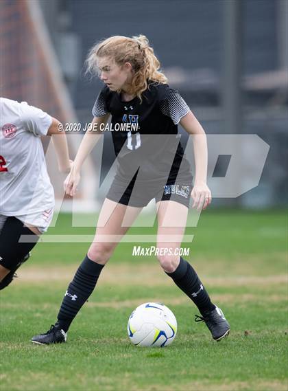 Thumbnail 3 in Lee [Robert E.] vs Alamo Heights (NEISD Soccer Showcase) photogallery.