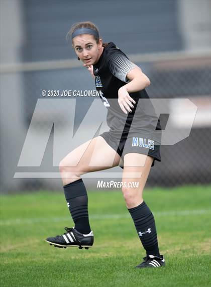 Thumbnail 2 in Lee [Robert E.] vs Alamo Heights (NEISD Soccer Showcase) photogallery.