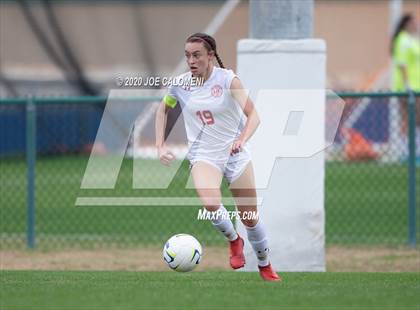Thumbnail 2 in Lee [Robert E.] vs Alamo Heights (NEISD Soccer Showcase) photogallery.