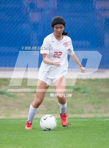 Thumbnail 3 in Lee [Robert E.] vs Alamo Heights (NEISD Soccer Showcase) photogallery.