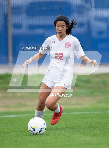 Thumbnail 2 in Lee [Robert E.] vs Alamo Heights (NEISD Soccer Showcase) photogallery.