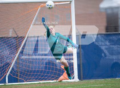 Thumbnail 3 in Lee [Robert E.] vs Alamo Heights (NEISD Soccer Showcase) photogallery.