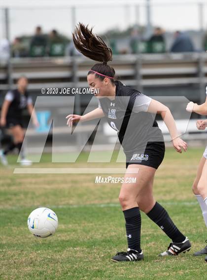 Thumbnail 1 in Lee [Robert E.] vs Alamo Heights (NEISD Soccer Showcase) photogallery.