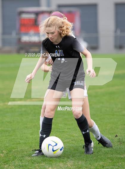 Thumbnail 2 in Lee [Robert E.] vs Alamo Heights (NEISD Soccer Showcase) photogallery.