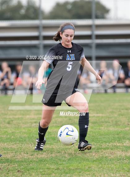 Thumbnail 3 in Lee [Robert E.] vs Alamo Heights (NEISD Soccer Showcase) photogallery.