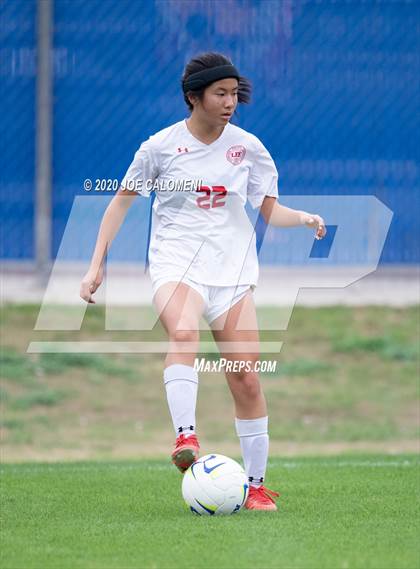 Thumbnail 2 in Lee [Robert E.] vs Alamo Heights (NEISD Soccer Showcase) photogallery.