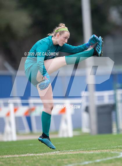 Thumbnail 1 in Lee [Robert E.] vs Alamo Heights (NEISD Soccer Showcase) photogallery.