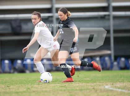 Thumbnail 2 in Lee [Robert E.] vs Alamo Heights (NEISD Soccer Showcase) photogallery.