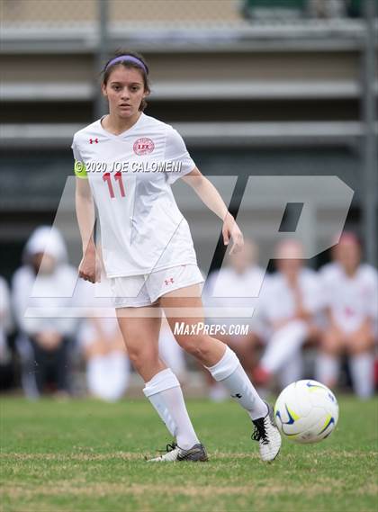 Thumbnail 2 in Lee [Robert E.] vs Alamo Heights (NEISD Soccer Showcase) photogallery.