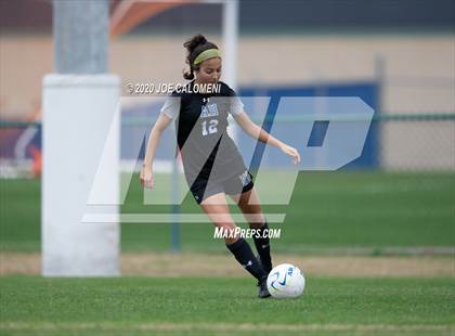 Thumbnail 3 in Lee [Robert E.] vs Alamo Heights (NEISD Soccer Showcase) photogallery.