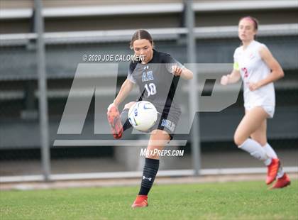 Thumbnail 2 in Lee [Robert E.] vs Alamo Heights (NEISD Soccer Showcase) photogallery.
