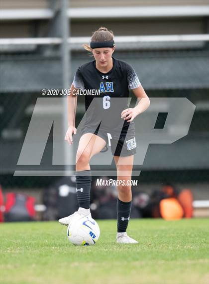Thumbnail 3 in Lee [Robert E.] vs Alamo Heights (NEISD Soccer Showcase) photogallery.