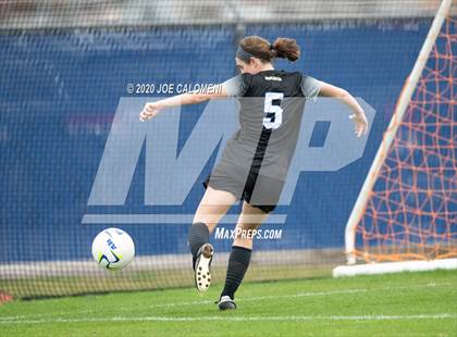 Thumbnail 2 in Lee [Robert E.] vs Alamo Heights (NEISD Soccer Showcase) photogallery.