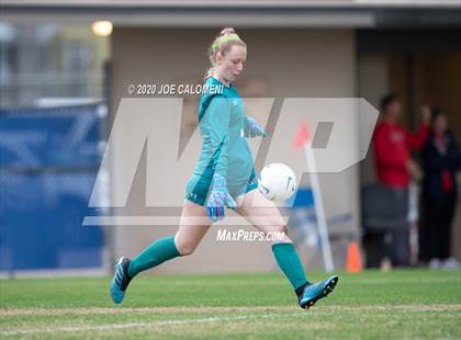 Thumbnail 1 in Lee [Robert E.] vs Alamo Heights (NEISD Soccer Showcase) photogallery.