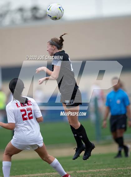 Thumbnail 2 in Lee [Robert E.] vs Alamo Heights (NEISD Soccer Showcase) photogallery.