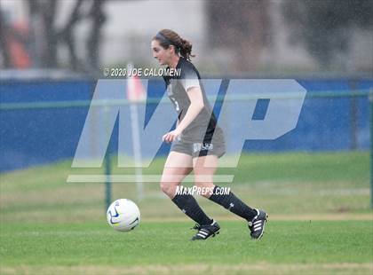 Thumbnail 1 in Lee [Robert E.] vs Alamo Heights (NEISD Soccer Showcase) photogallery.