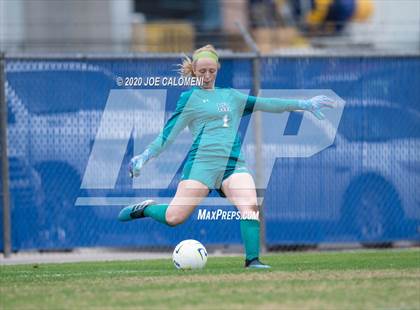 Thumbnail 2 in Lee [Robert E.] vs Alamo Heights (NEISD Soccer Showcase) photogallery.