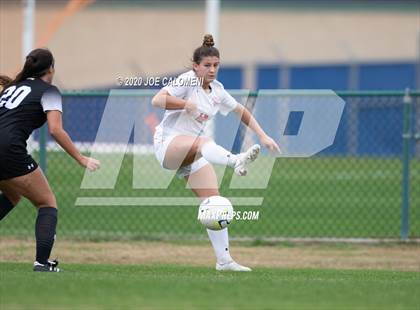 Thumbnail 2 in Lee [Robert E.] vs Alamo Heights (NEISD Soccer Showcase) photogallery.