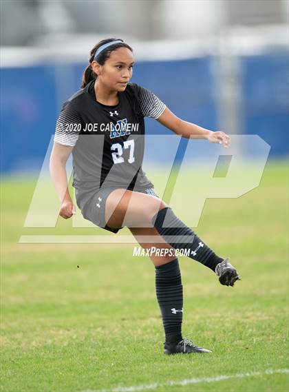 Thumbnail 1 in Lee [Robert E.] vs Alamo Heights (NEISD Soccer Showcase) photogallery.