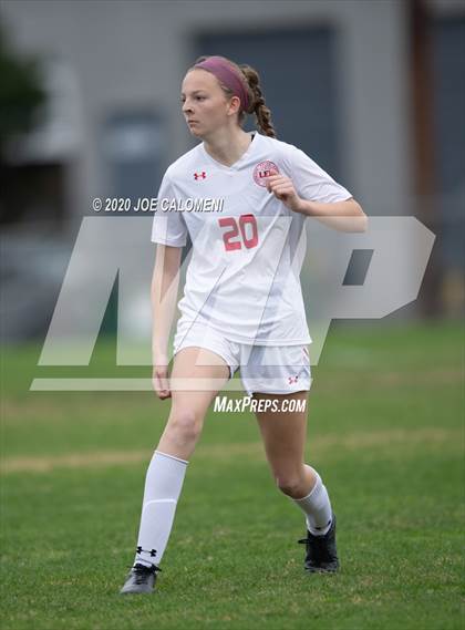 Thumbnail 3 in Lee [Robert E.] vs Alamo Heights (NEISD Soccer Showcase) photogallery.