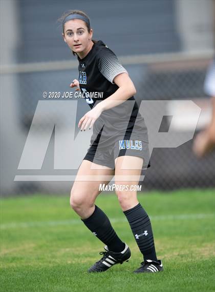 Thumbnail 3 in Lee [Robert E.] vs Alamo Heights (NEISD Soccer Showcase) photogallery.