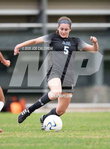 Thumbnail 1 in Lee [Robert E.] vs Alamo Heights (NEISD Soccer Showcase) photogallery.