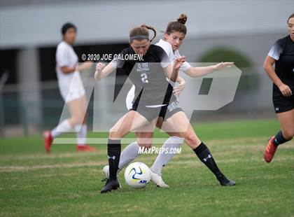 Thumbnail 1 in Lee [Robert E.] vs Alamo Heights (NEISD Soccer Showcase) photogallery.