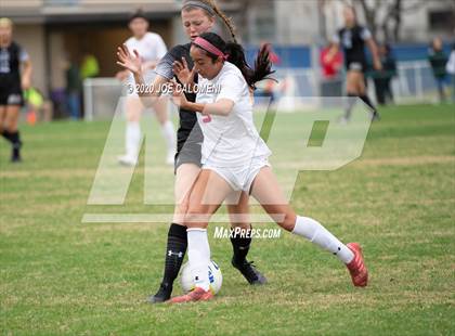 Thumbnail 2 in Lee [Robert E.] vs Alamo Heights (NEISD Soccer Showcase) photogallery.