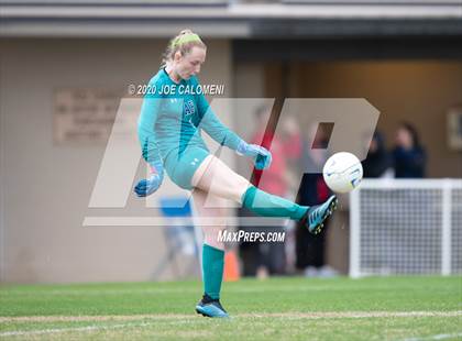 Thumbnail 3 in Lee [Robert E.] vs Alamo Heights (NEISD Soccer Showcase) photogallery.