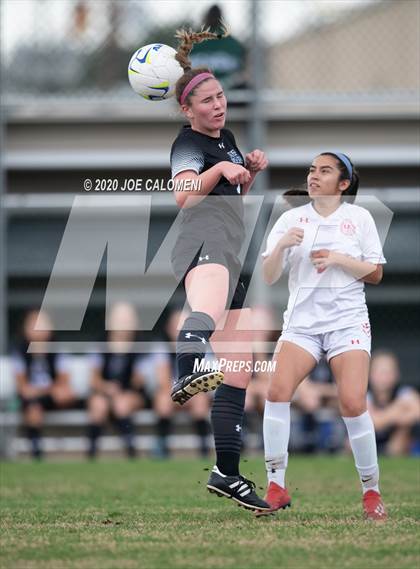 Thumbnail 2 in Lee [Robert E.] vs Alamo Heights (NEISD Soccer Showcase) photogallery.