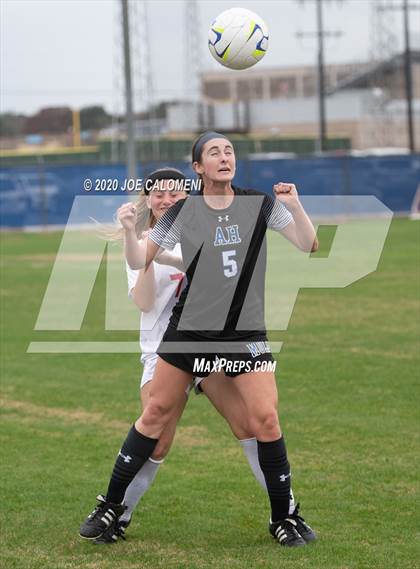 Thumbnail 1 in Lee [Robert E.] vs Alamo Heights (NEISD Soccer Showcase) photogallery.