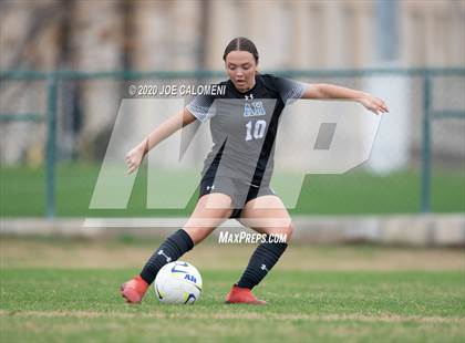 Thumbnail 2 in Lee [Robert E.] vs Alamo Heights (NEISD Soccer Showcase) photogallery.